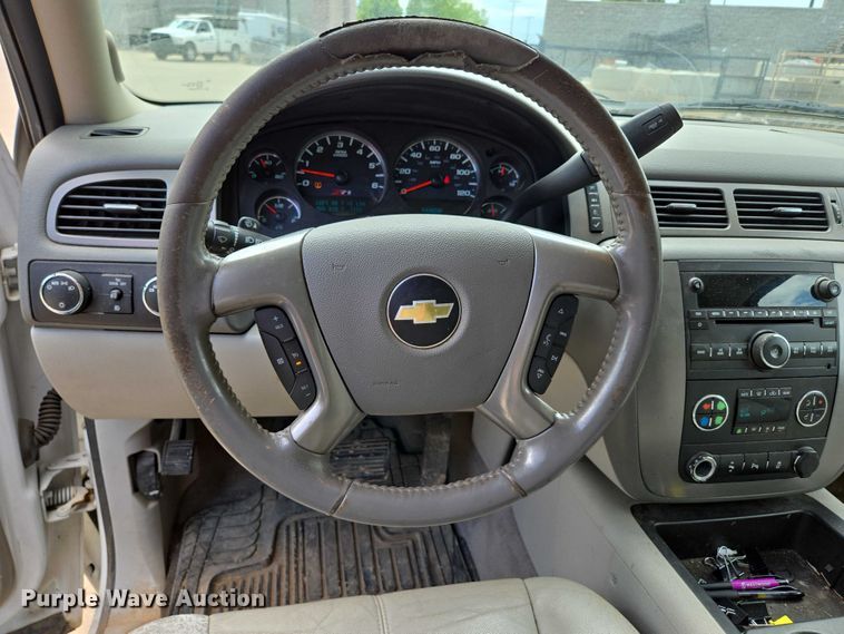image for item ED2016 2012 Chevrolet Suburban 1500 SUV