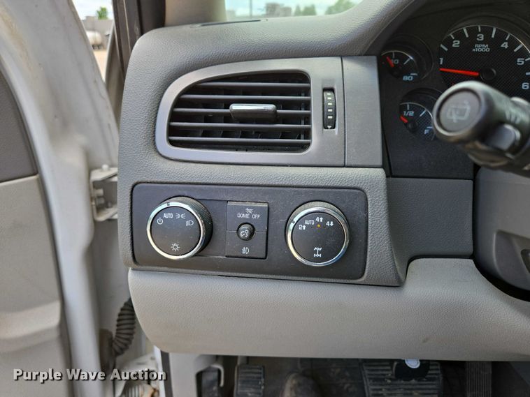 image for item ED2016 2012 Chevrolet Suburban 1500 SUV