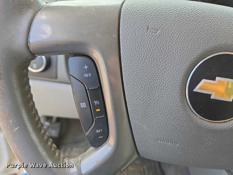 image for item ED2016 2012 Chevrolet Suburban 1500 SUV