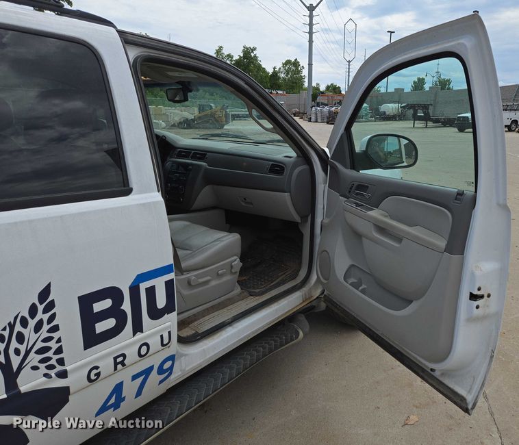 image for item ED2016 2012 Chevrolet Suburban 1500 SUV