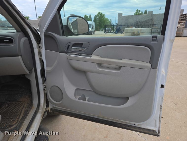 image for item ED2016 2012 Chevrolet Suburban 1500 SUV