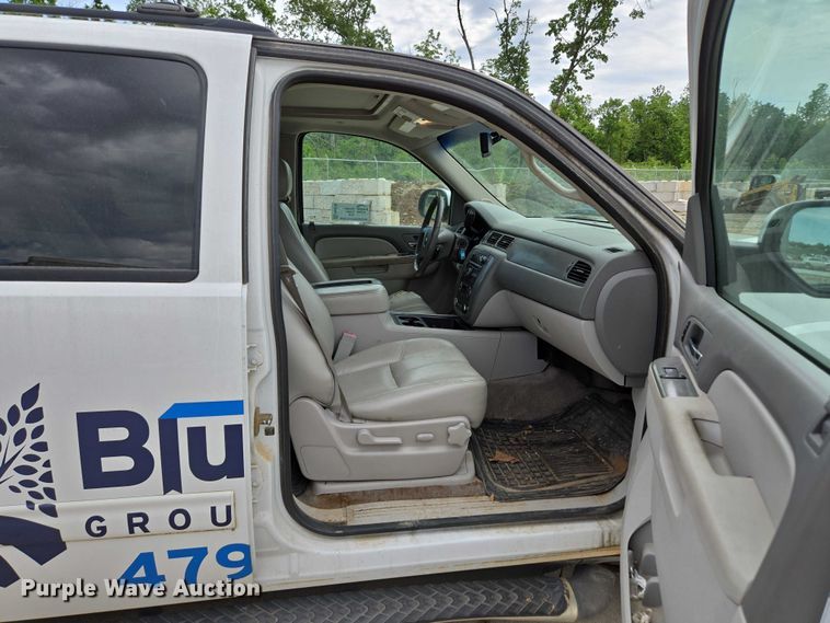 image for item ED2016 2012 Chevrolet Suburban 1500 SUV