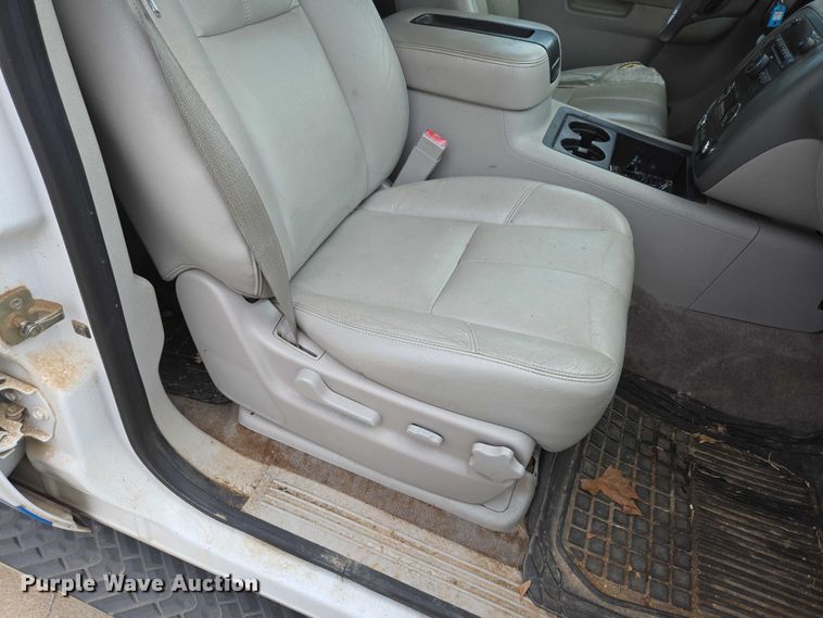 image for item ED2016 2012 Chevrolet Suburban 1500 SUV