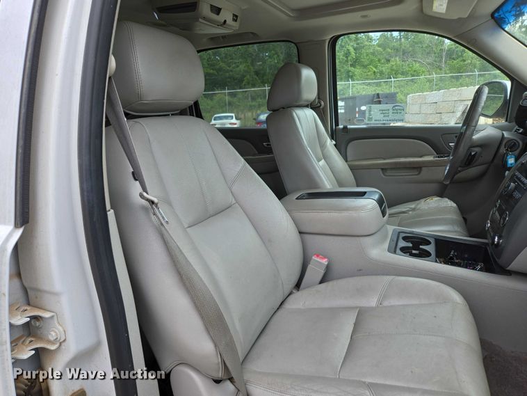 image for item ED2016 2012 Chevrolet Suburban 1500 SUV