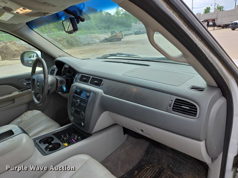 image for item ED2016 2012 Chevrolet Suburban 1500 SUV