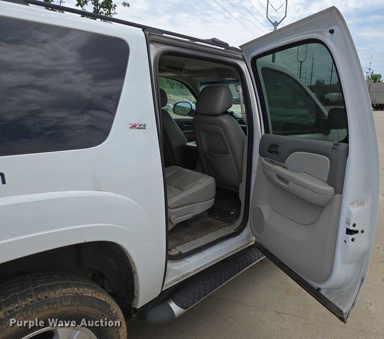 image for item ED2016 2012 Chevrolet Suburban 1500 SUV