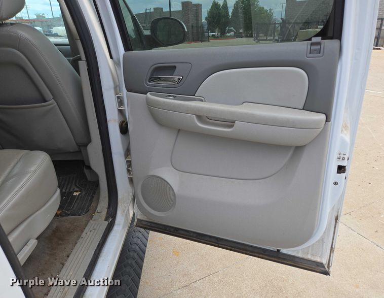 image for item ED2016 2012 Chevrolet Suburban 1500 SUV