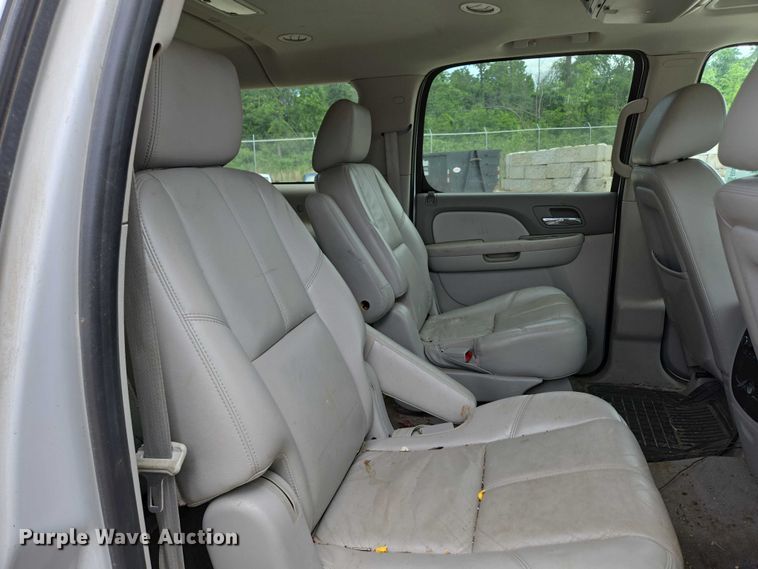 image for item ED2016 2012 Chevrolet Suburban 1500 SUV