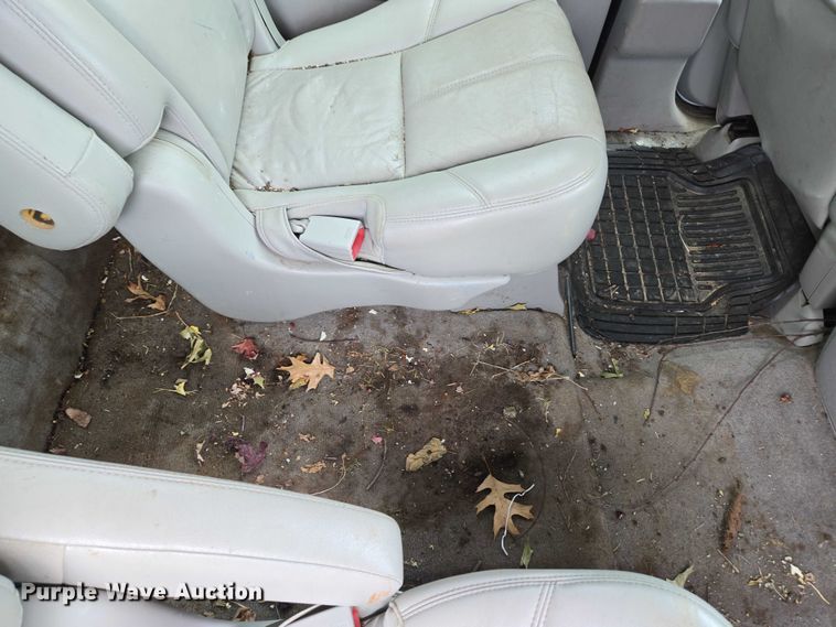 image for item ED2016 2012 Chevrolet Suburban 1500 SUV