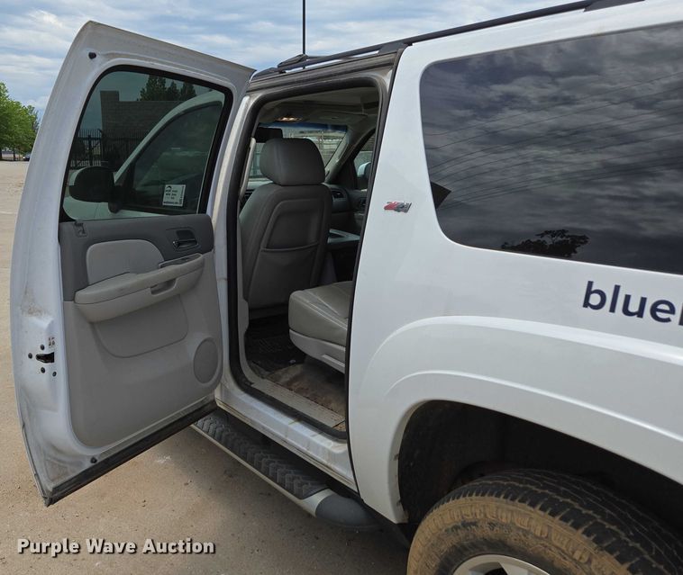 image for item ED2016 2012 Chevrolet Suburban 1500 SUV