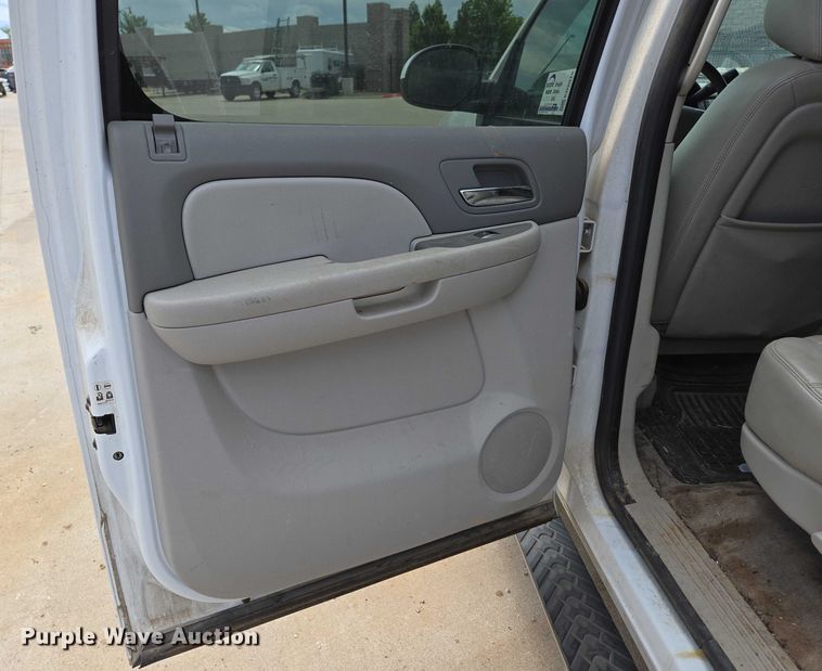 image for item ED2016 2012 Chevrolet Suburban 1500 SUV