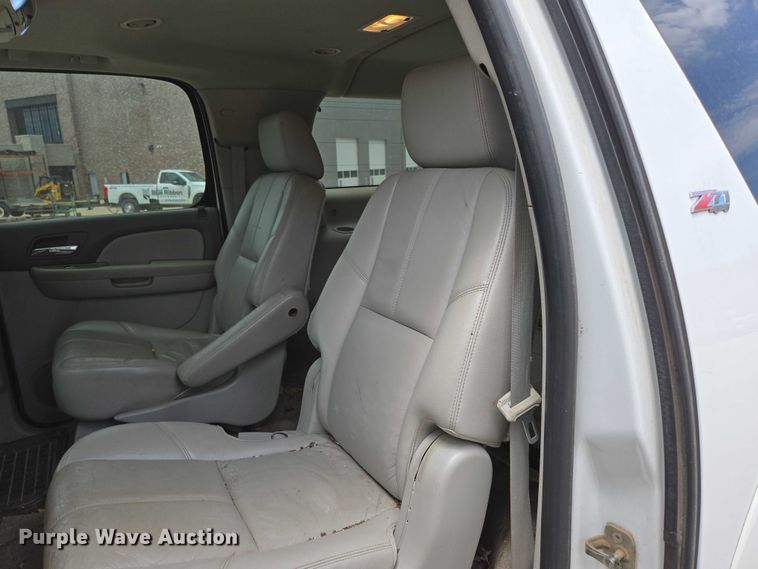 image for item ED2016 2012 Chevrolet Suburban 1500 SUV