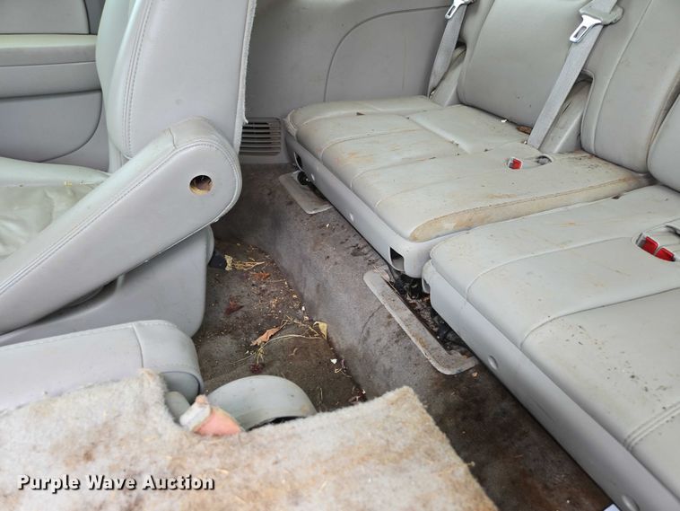 image for item ED2016 2012 Chevrolet Suburban 1500 SUV