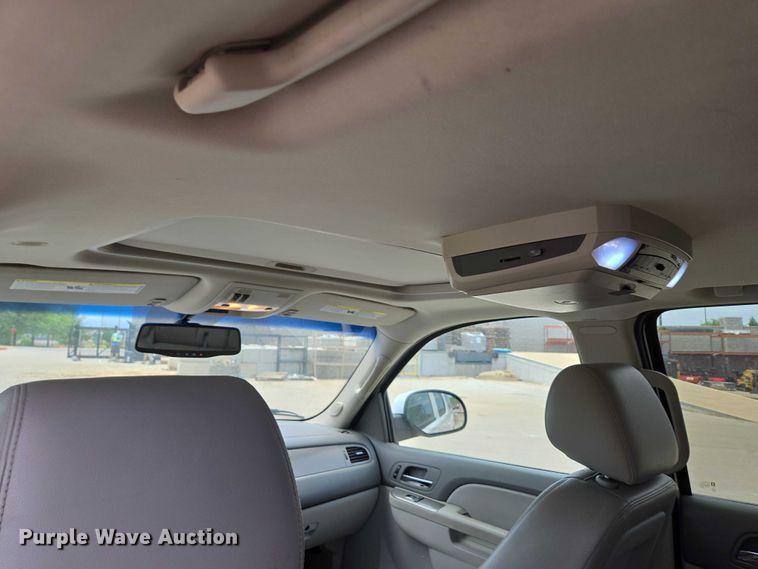 image for item ED2016 2012 Chevrolet Suburban 1500 SUV