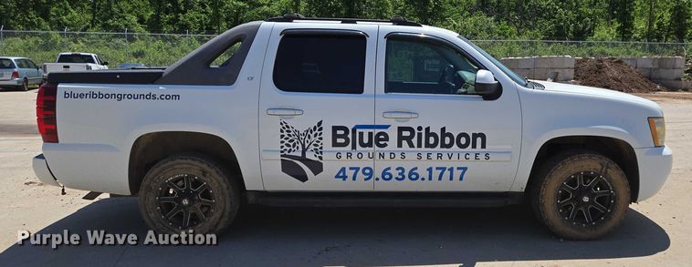 image for item ED2017 2007 Chevrolet Avalanche pickup truck