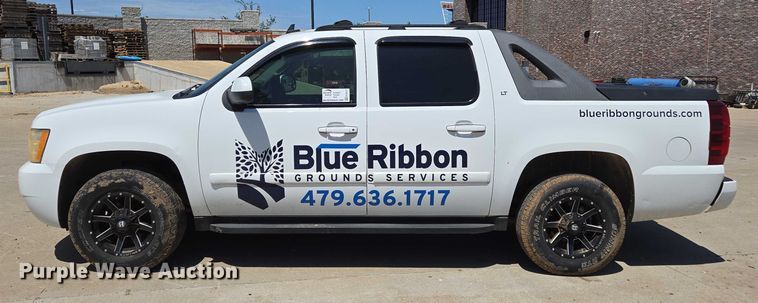 image for item ED2017 2007 Chevrolet Avalanche pickup truck