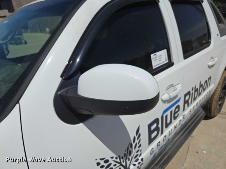 image for item ED2017 2007 Chevrolet Avalanche pickup truck