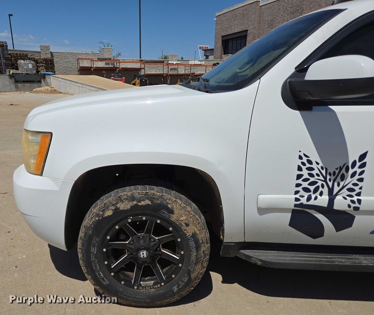 image for item ED2017 2007 Chevrolet Avalanche pickup truck