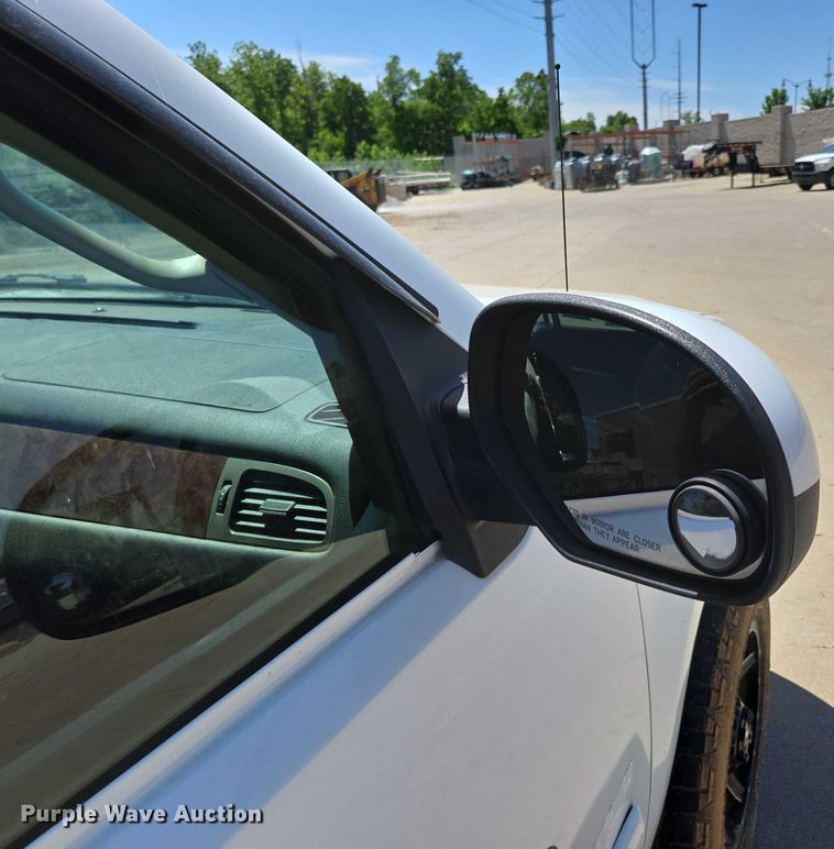 image for item ED2017 2007 Chevrolet Avalanche pickup truck