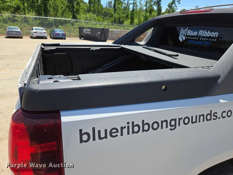 image for item ED2017 2007 Chevrolet Avalanche pickup truck