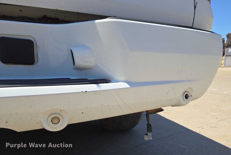 image for item ED2017 2007 Chevrolet Avalanche pickup truck