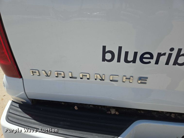 image for item ED2017 2007 Chevrolet Avalanche pickup truck