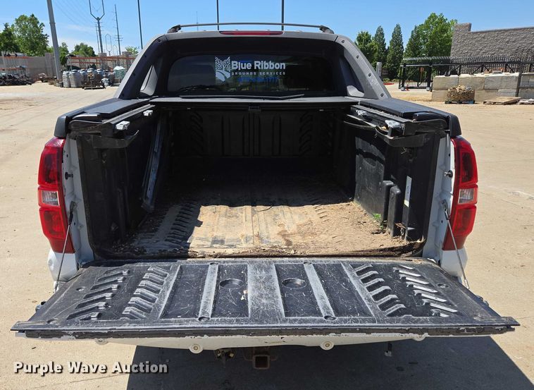 image for item ED2017 2007 Chevrolet Avalanche pickup truck
