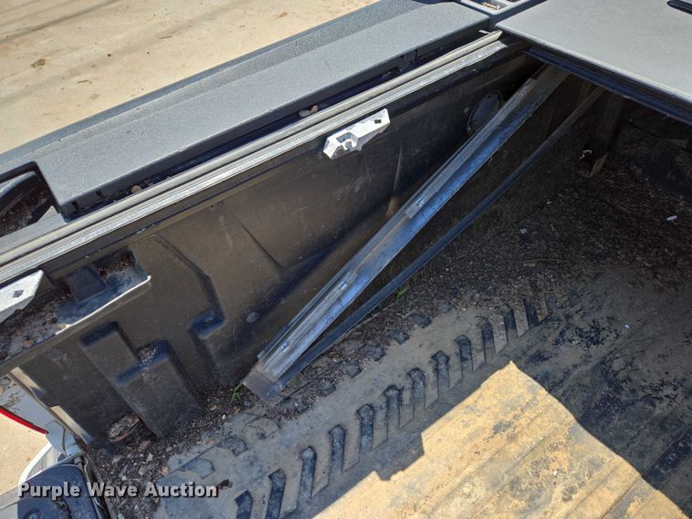 image for item ED2017 2007 Chevrolet Avalanche pickup truck