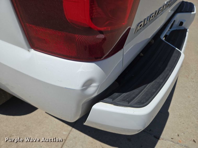 image for item ED2017 2007 Chevrolet Avalanche pickup truck