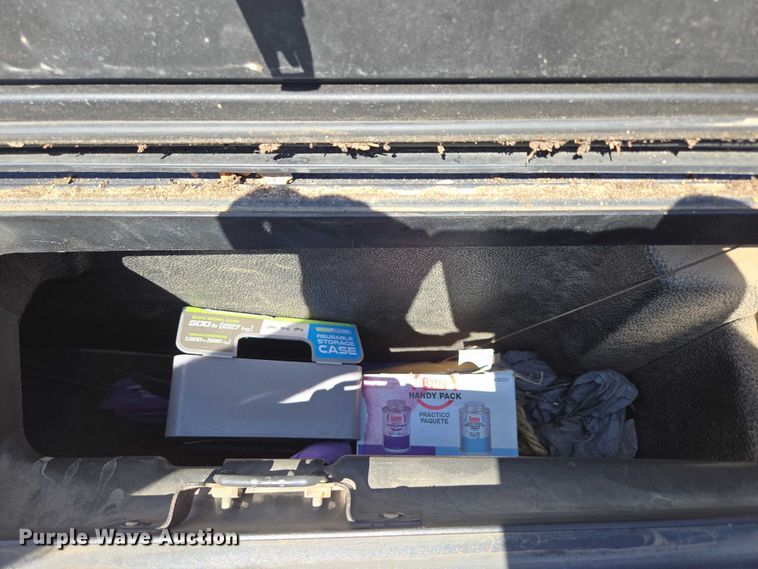 image for item ED2017 2007 Chevrolet Avalanche pickup truck