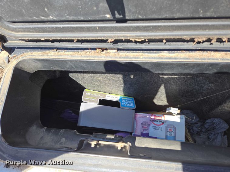 image for item ED2017 2007 Chevrolet Avalanche pickup truck