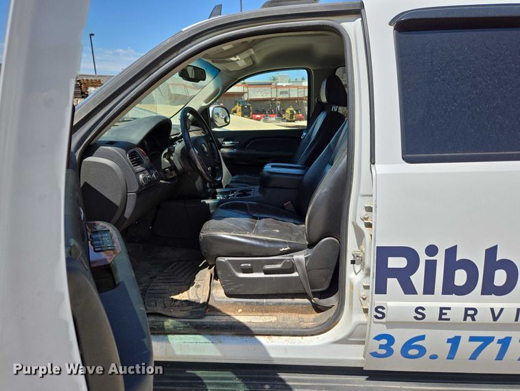 image for item ED2017 2007 Chevrolet Avalanche pickup truck