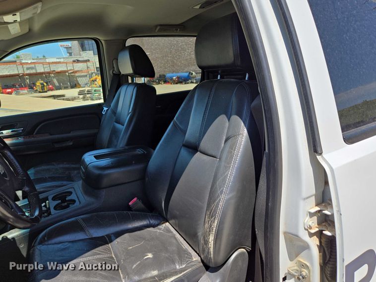 image for item ED2017 2007 Chevrolet Avalanche pickup truck