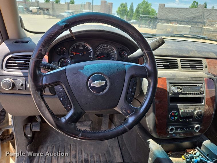 image for item ED2017 2007 Chevrolet Avalanche pickup truck