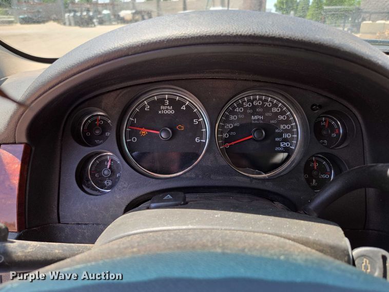 image for item ED2017 2007 Chevrolet Avalanche pickup truck