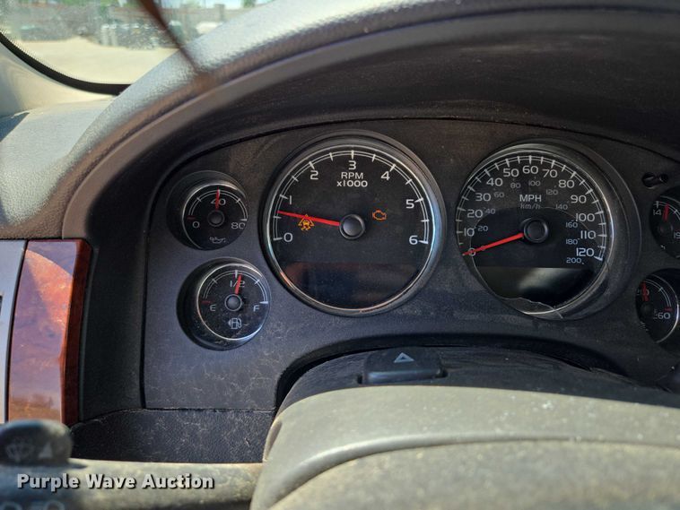 image for item ED2017 2007 Chevrolet Avalanche pickup truck