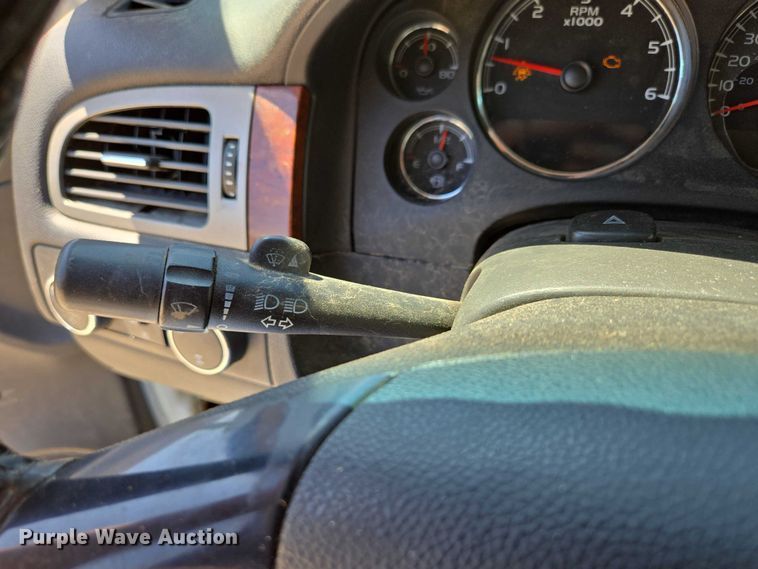 image for item ED2017 2007 Chevrolet Avalanche pickup truck