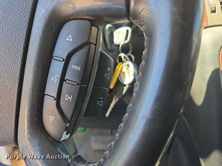 image for item ED2017 2007 Chevrolet Avalanche pickup truck