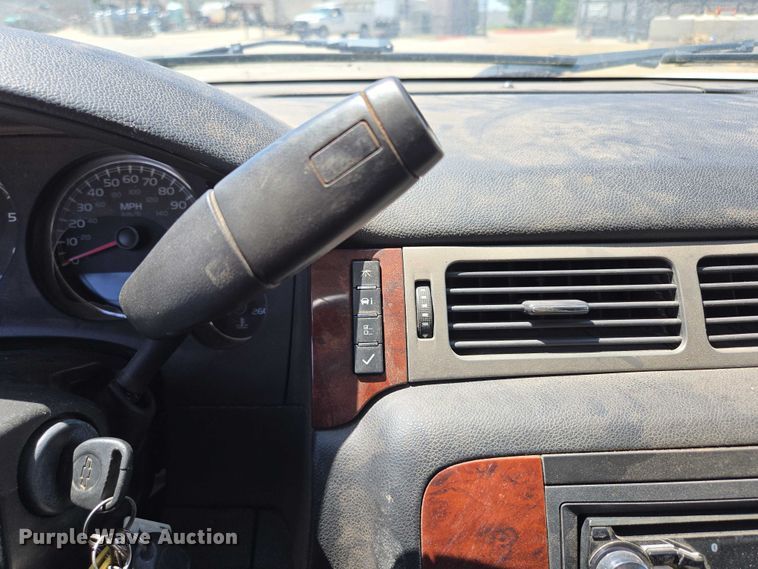 image for item ED2017 2007 Chevrolet Avalanche pickup truck