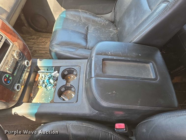 image for item ED2017 2007 Chevrolet Avalanche pickup truck