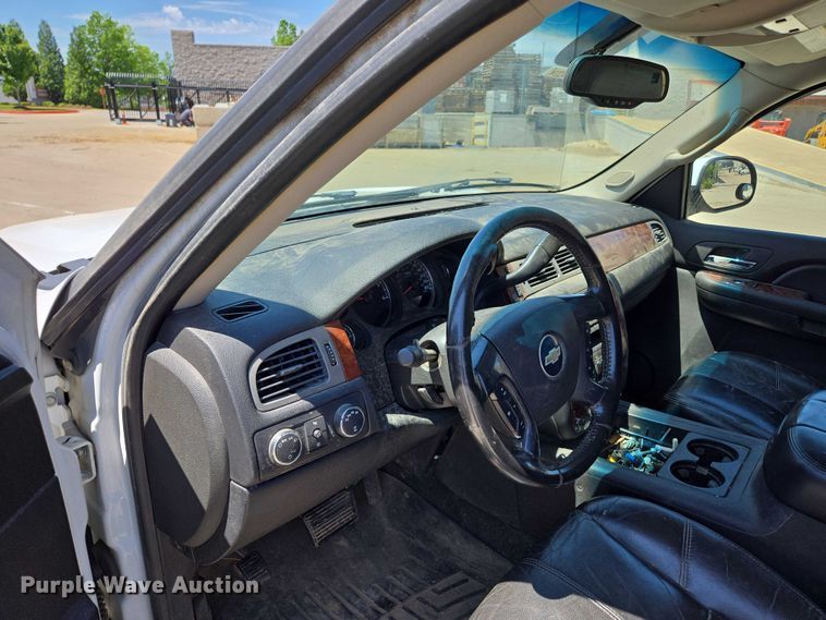 image for item ED2017 2007 Chevrolet Avalanche pickup truck