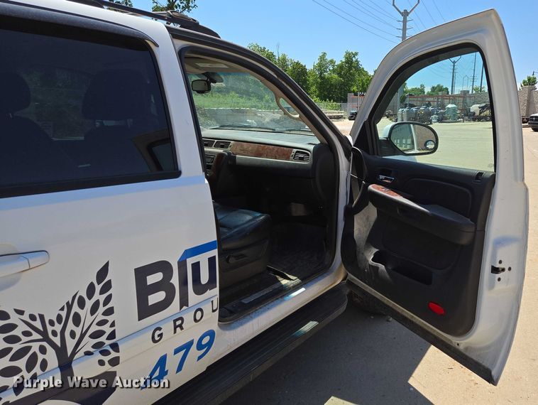 image for item ED2017 2007 Chevrolet Avalanche pickup truck