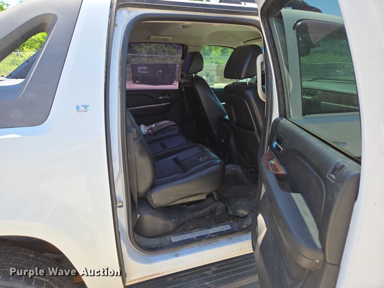 image for item ED2017 2007 Chevrolet Avalanche pickup truck