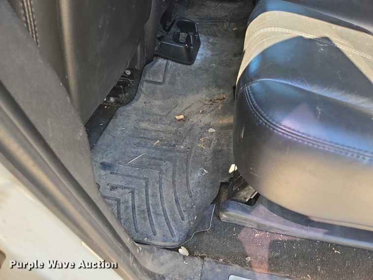 image for item ED2017 2007 Chevrolet Avalanche pickup truck