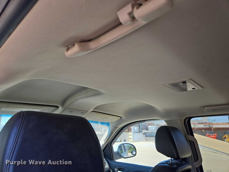 image for item ED2017 2007 Chevrolet Avalanche pickup truck