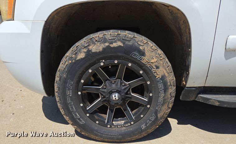 image for item ED2017 2007 Chevrolet Avalanche pickup truck