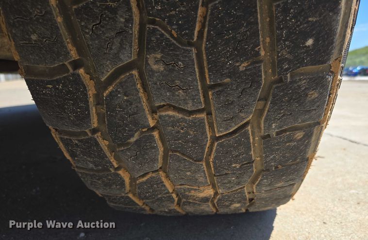 image for item ED2017 2007 Chevrolet Avalanche pickup truck