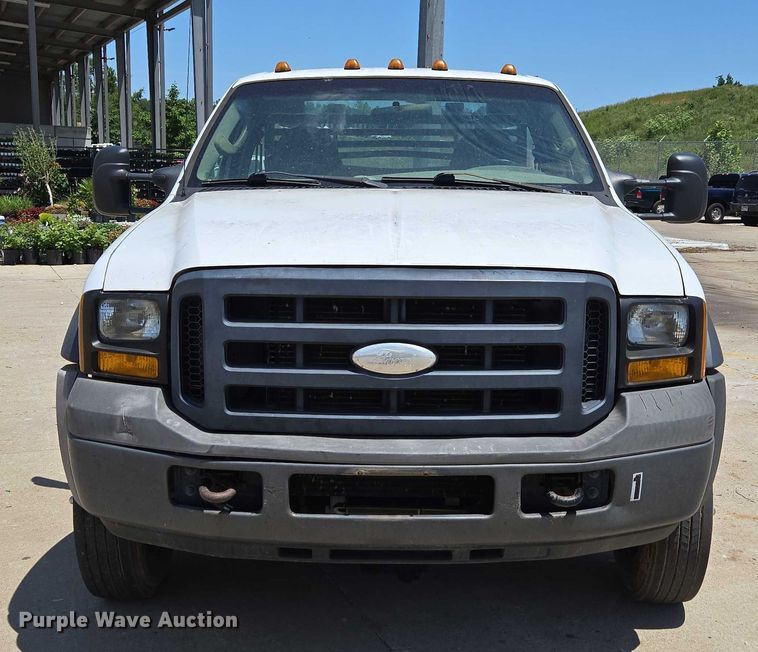 image for item ED2018 2006 Ford F450 Super Duty flatbed pickup truck