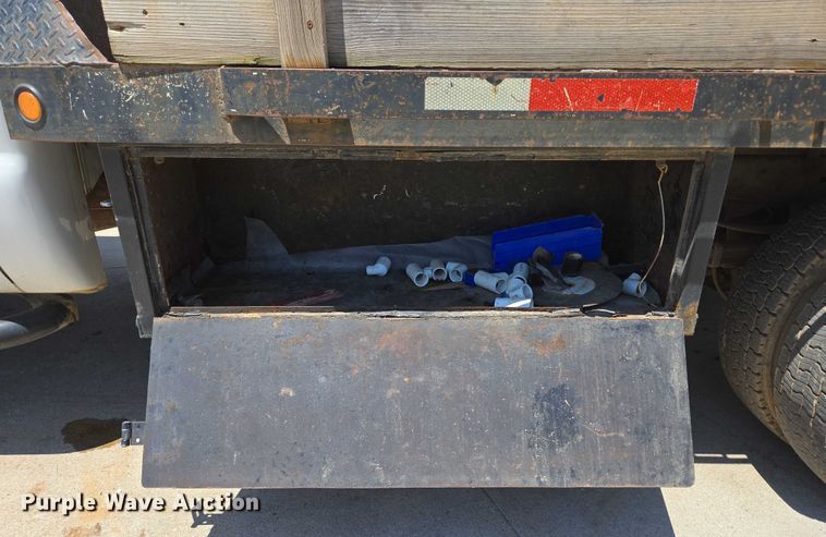 image for item ED2018 2006 Ford F450 Super Duty flatbed pickup truck