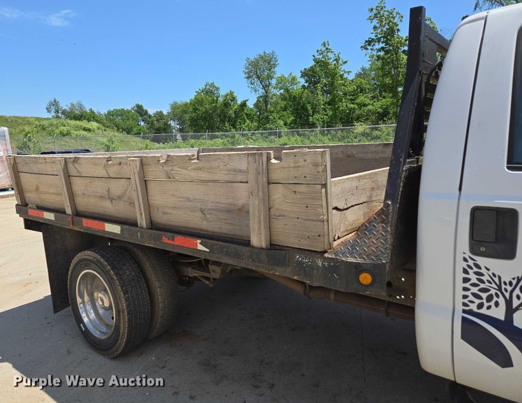 image for item ED2018 2006 Ford F450 Super Duty flatbed pickup truck